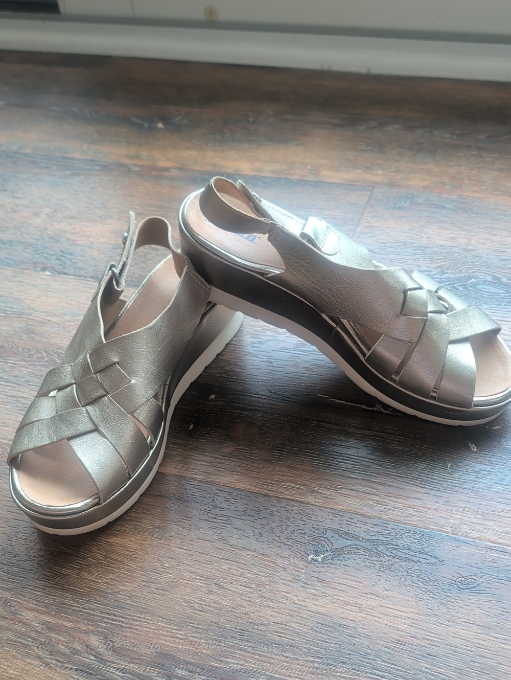 Earth Sandals Size 8.5
